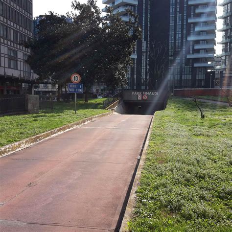 parcheggio einaudi milano